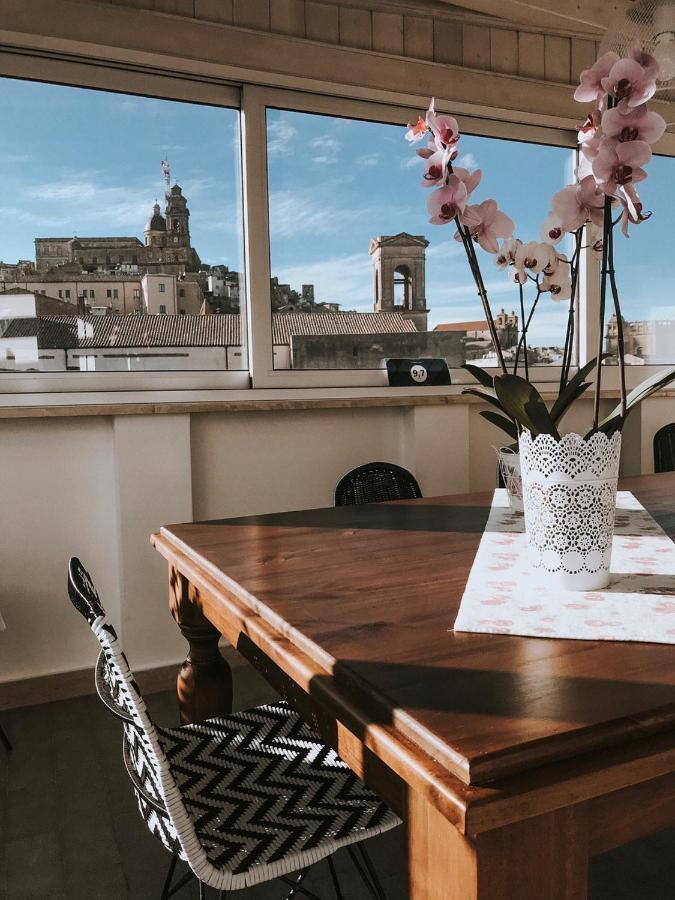 칼타기론 Attico Da Rosa Con Vista Spettacolare A 360 Gradi 아파트 외부 사진